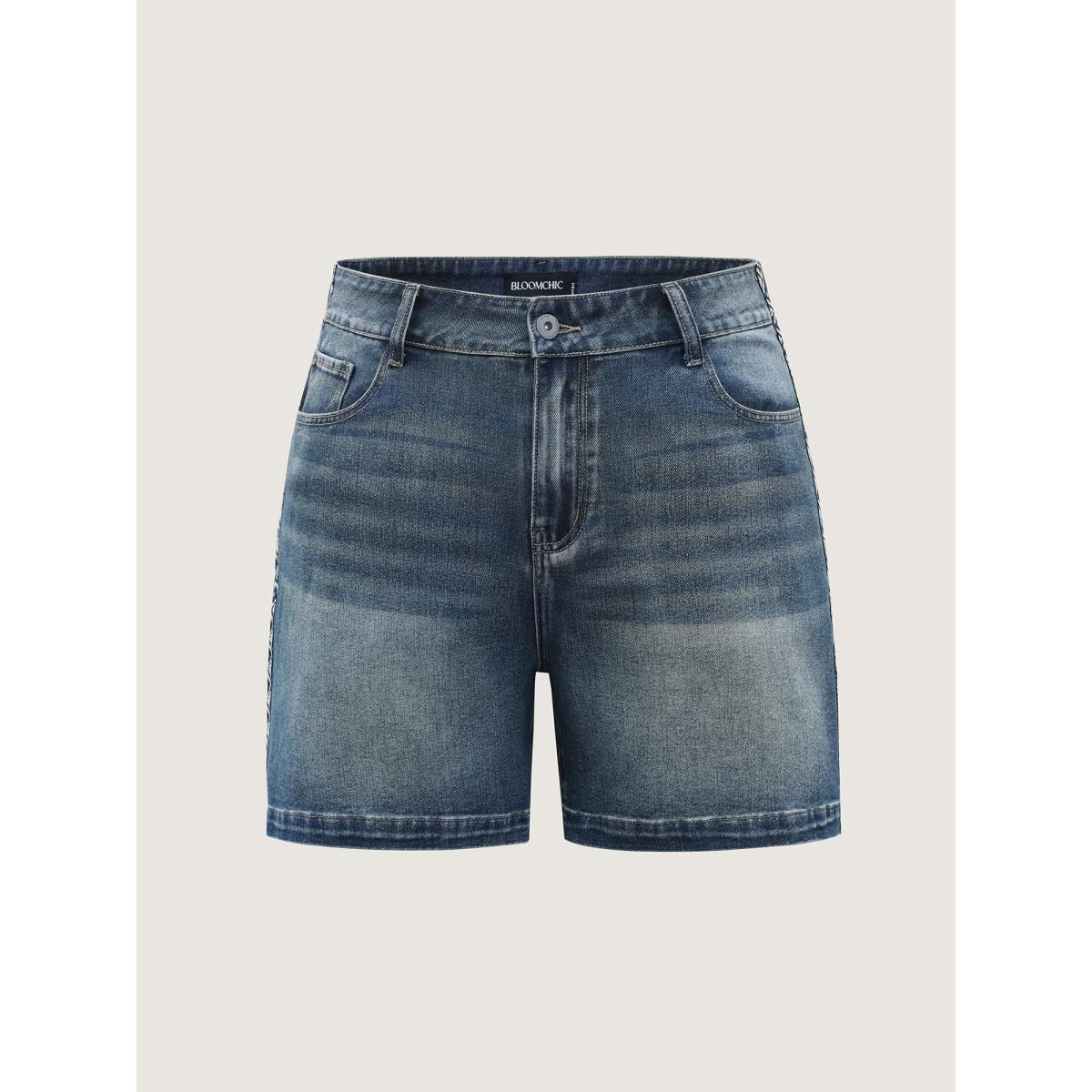 Plus Size Lace Trim Classic Cut Denim Shorts Women Midblue Woven ribbon&lace trim No stretch Everyday-Elegant Slanted pocket Denim Shorts BloomChic 28/5X Product Image