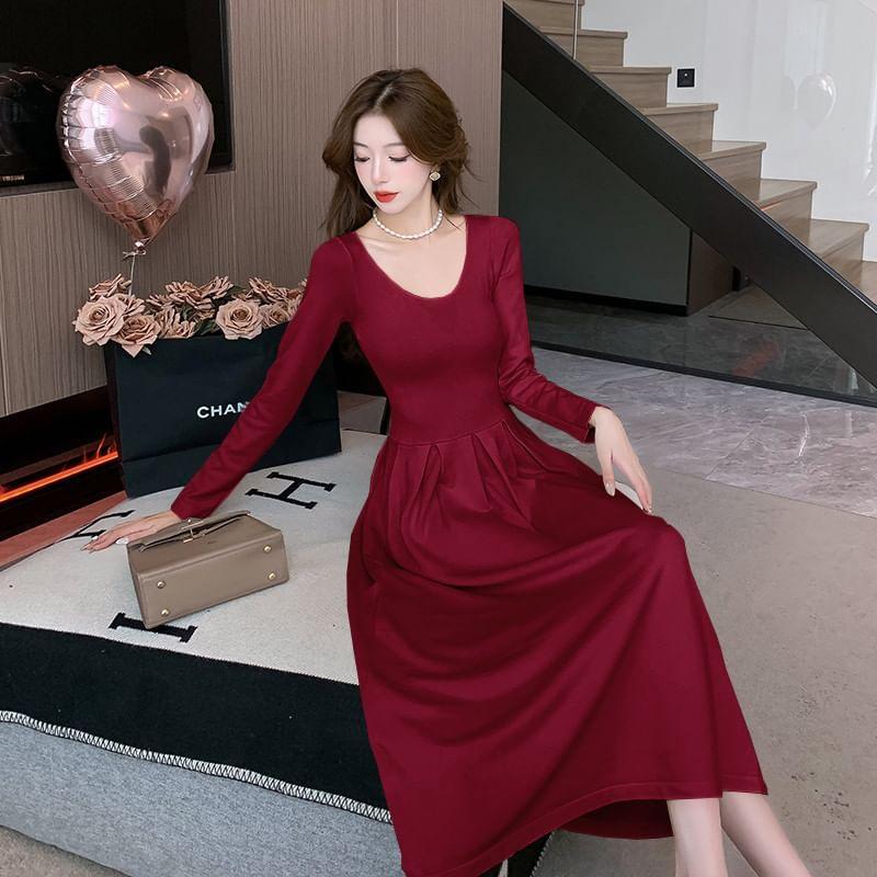 Long-Sleeve Scoop Neck Plain Midi A-Line Dress Product Image