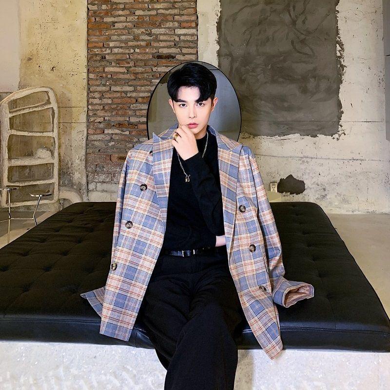Peak Lapel Plaid Double-Breasted Blazer Product Image