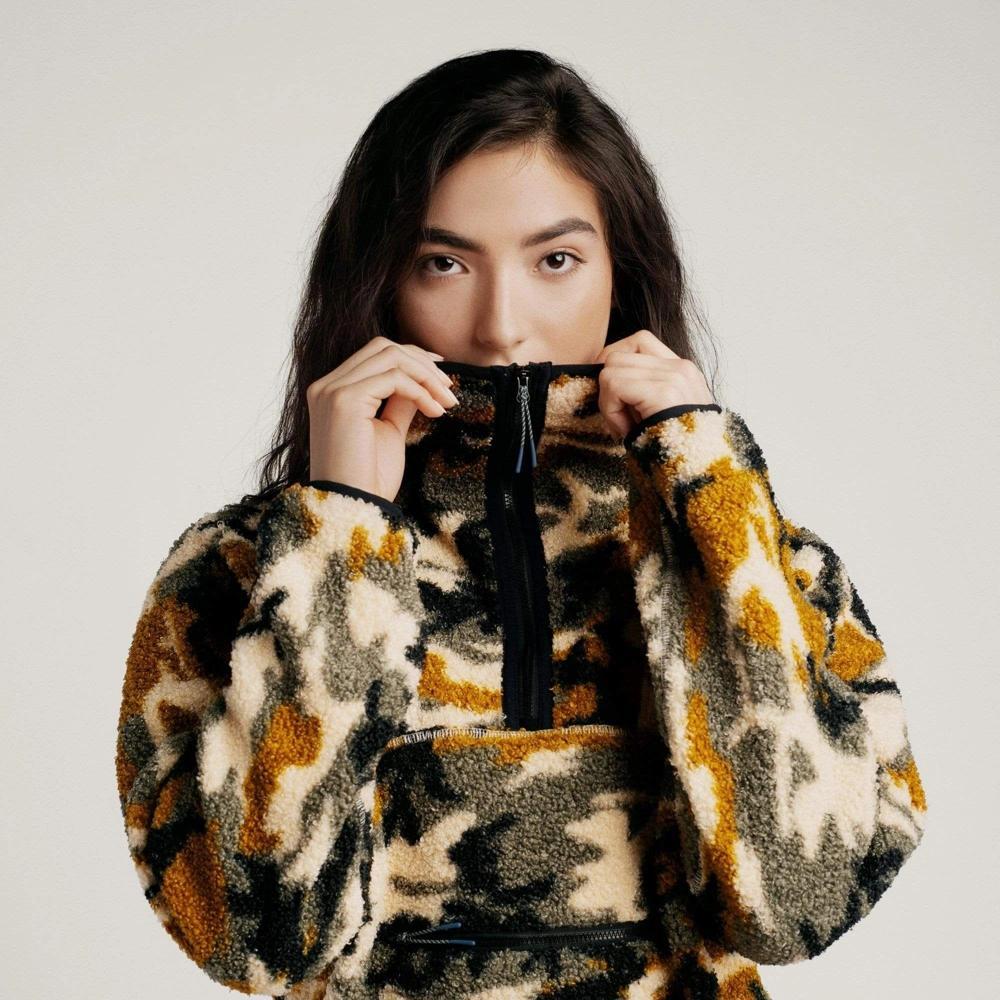Vapor Apparel Women's Headwind Poly Fleece Pullover Product Image