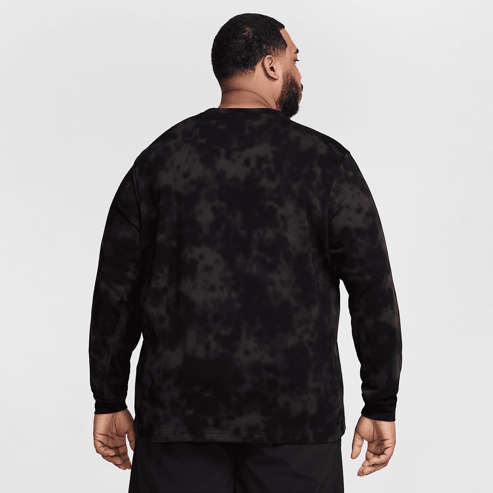 Nike Primary Men's Dri-FIT Long-Sleeve Fitness Top Product Image
