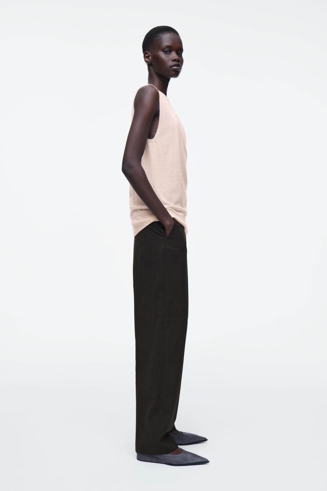 FINE CASHMERE VEST Product Image