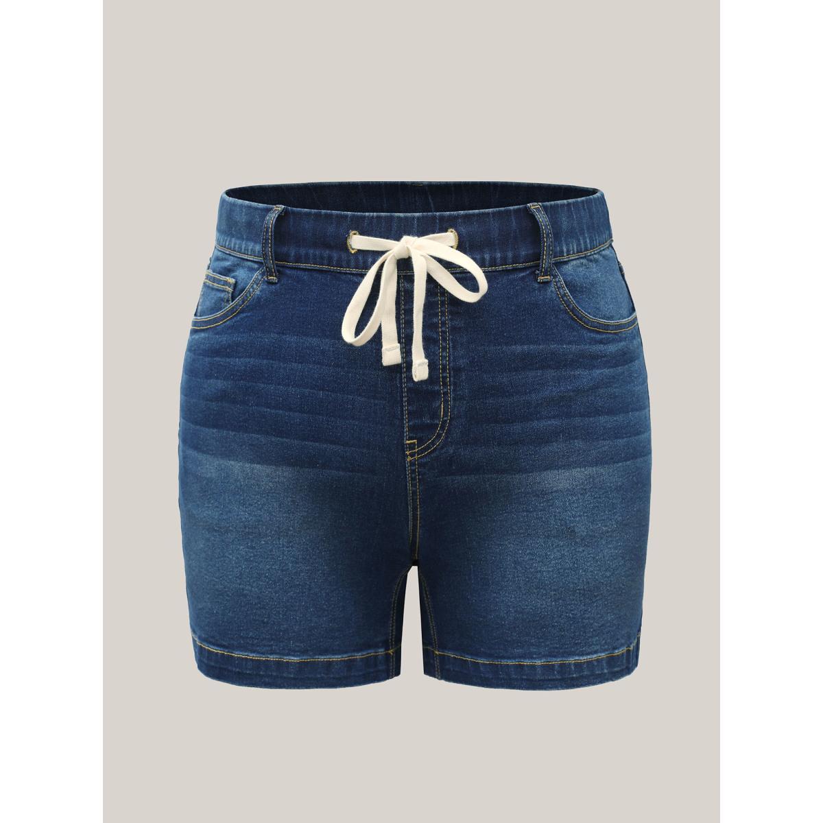Plus Size Pull-On Relaxed Fit Denim Shorts Women Denimindigo Medium stretch Everyday-Casual Slanted pocket Casual Denim Shorts BloomChic 12/L Product Image