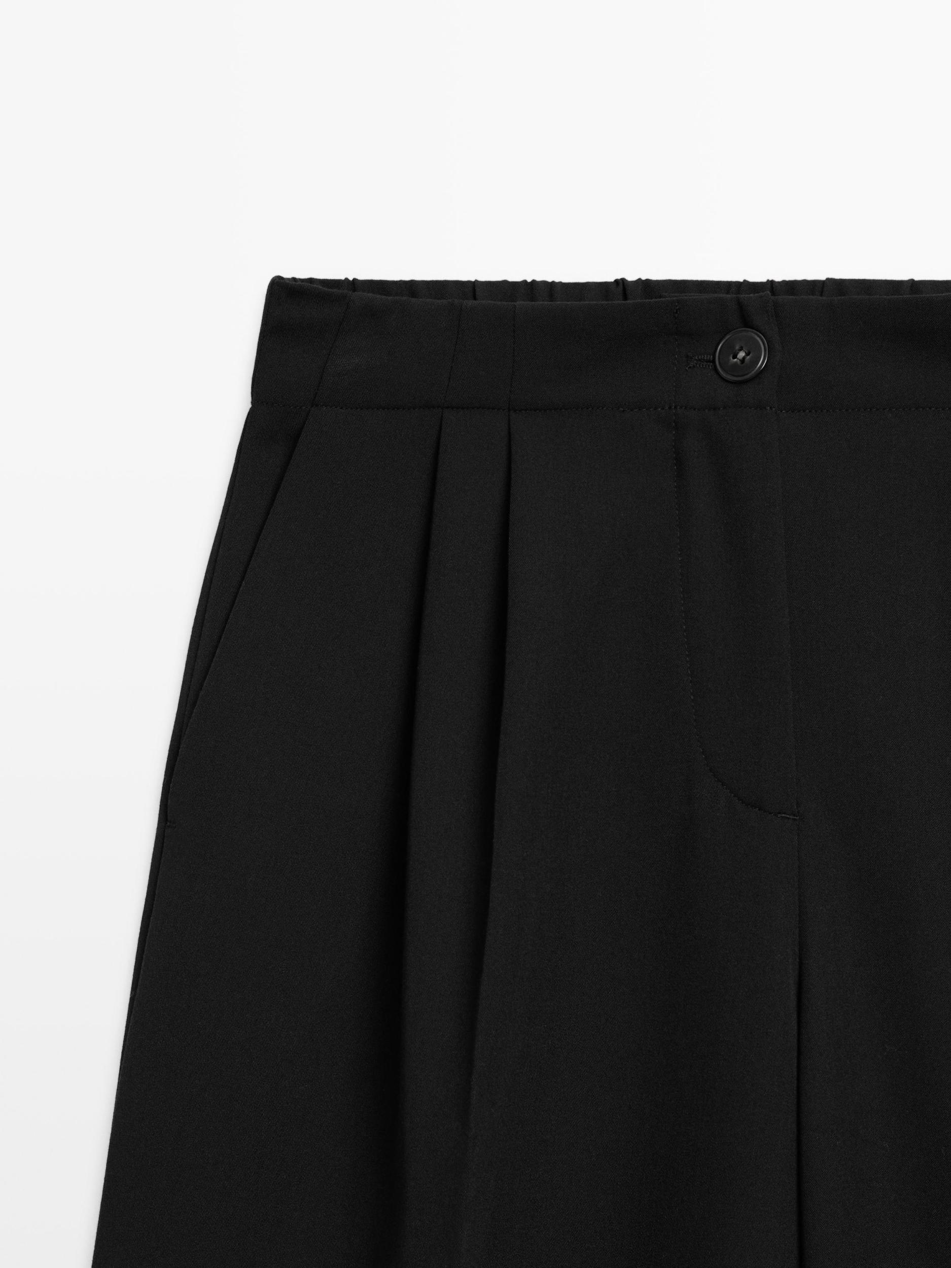 Wide-leg flowing trousers with darts Product Image
