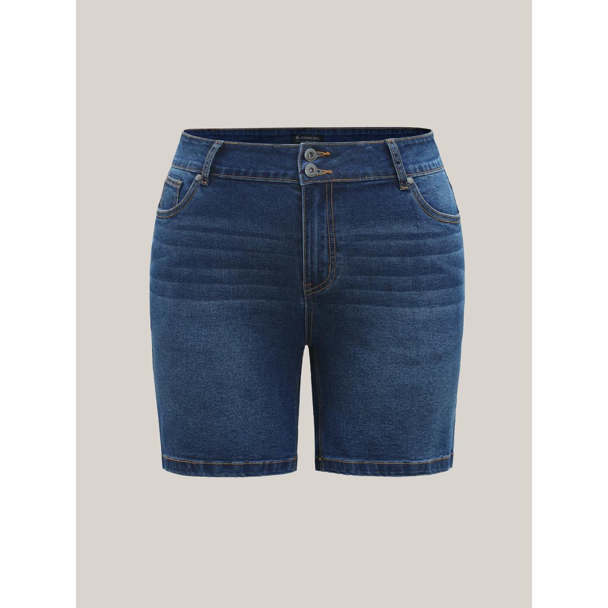 Plus Size Classic Straight-Leg Denim Shorts Women Midblue Medium stretch Everyday-Casual Slanted pocket Denim Shorts BloomChic 20/2X Product Image