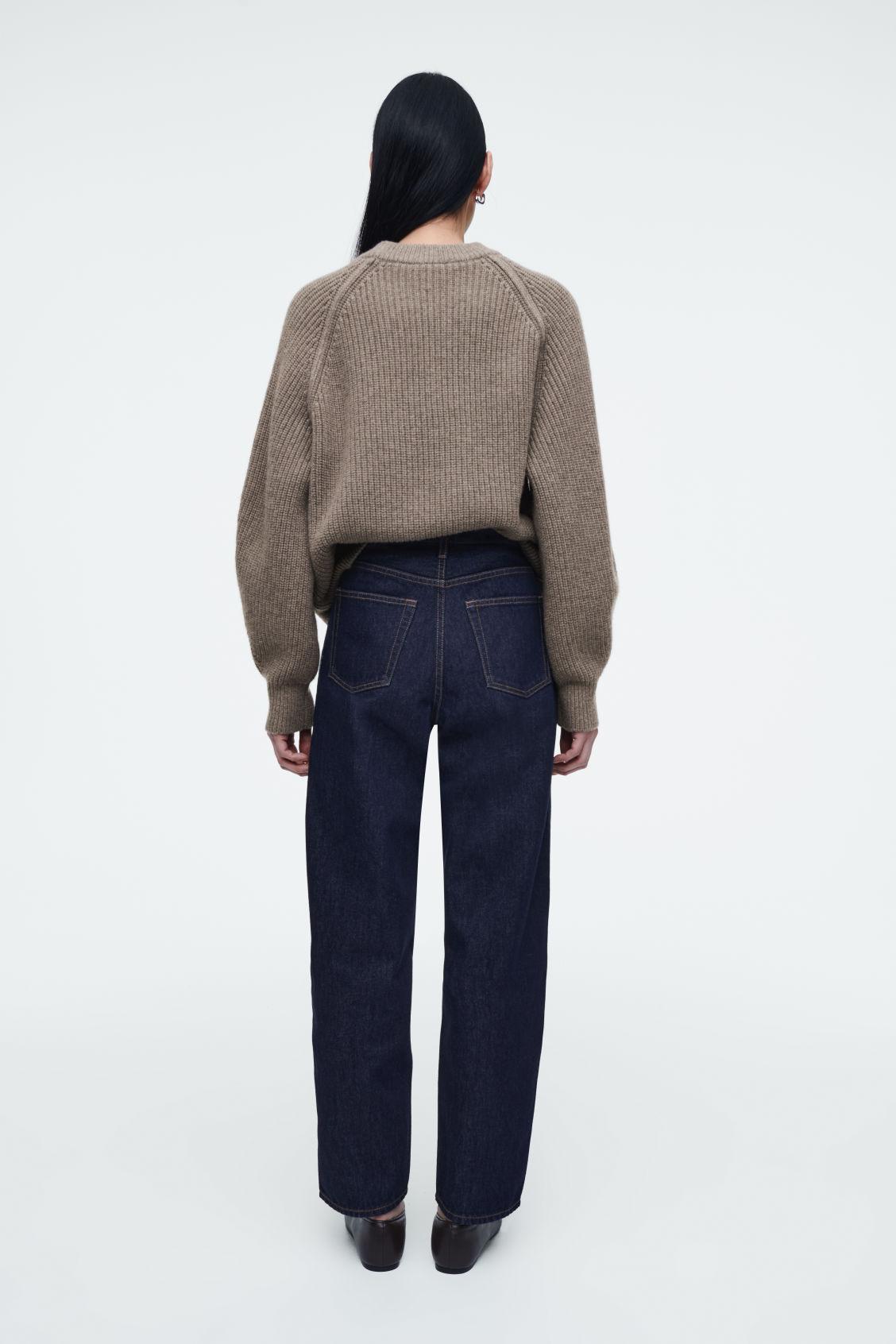 ARCH TAPERED JEANS Product Image