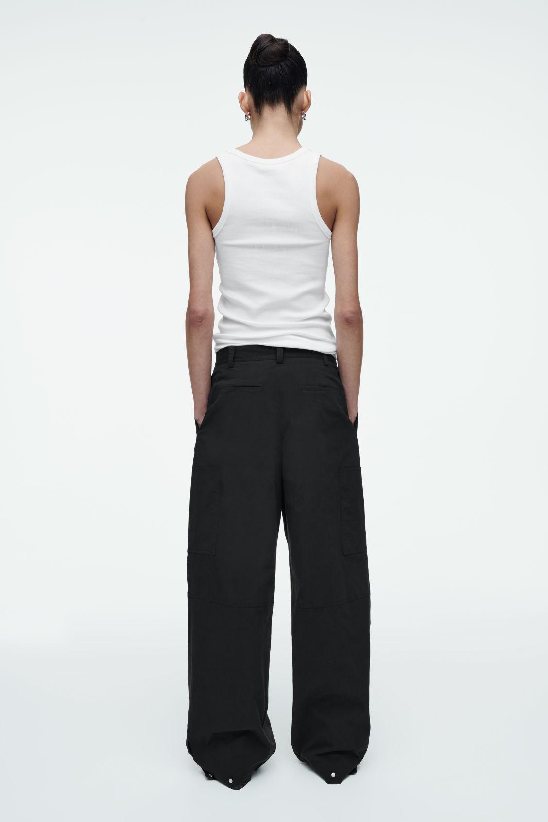 UTILITY BARREL-LEG CARGO PANTS Product Image