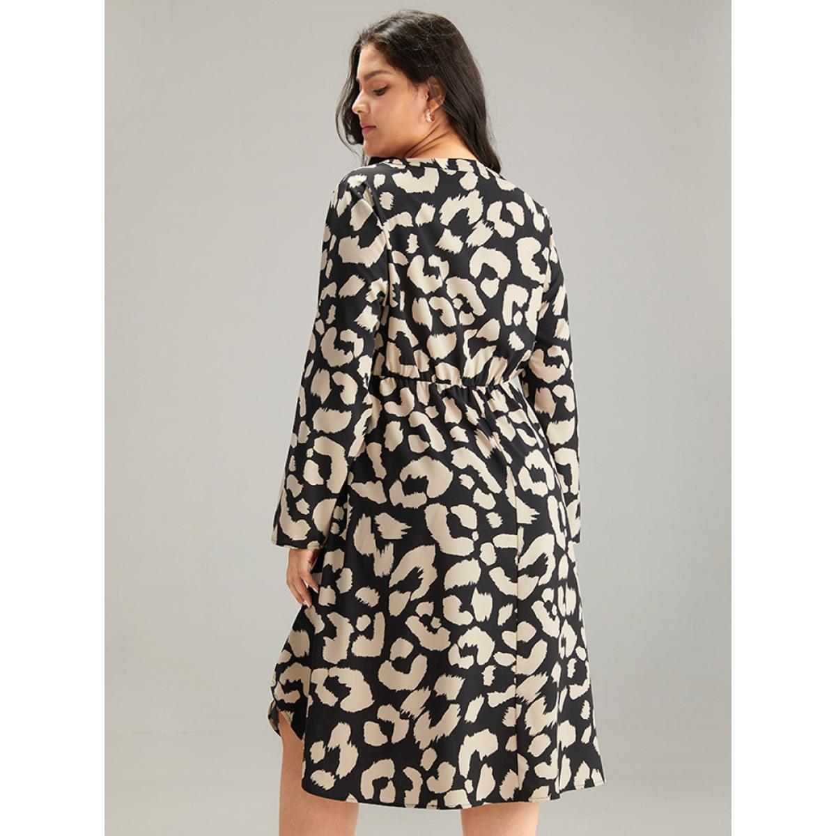Plus Size Geometric Pocket Elastic Waist Arc Hem Dress LightBrown Women At the Office Printed Notched collar Long Sleeve Curvy Knee Dress BloomChic 22-24/3X Product Image