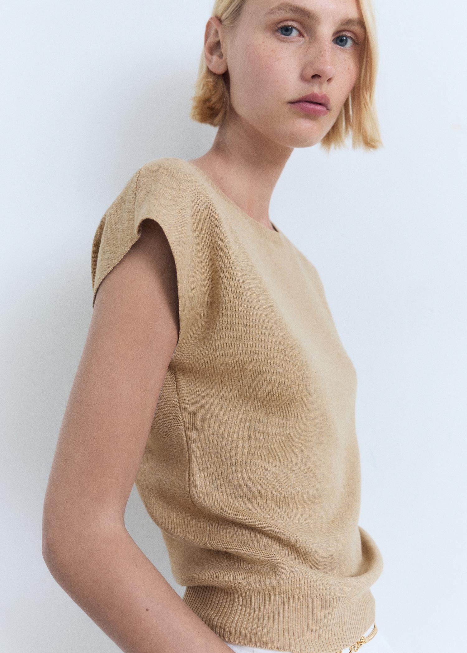 Short-sleeved fine-knit sweater - Women | MANGO USA Product Image