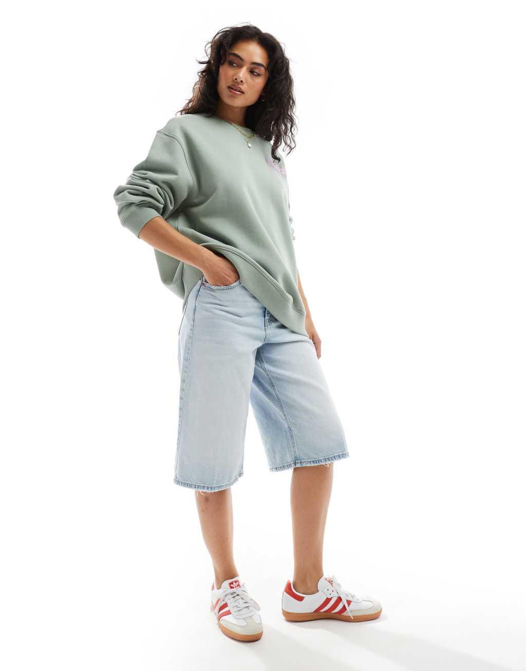 HUGO Blue oversized crewneck sweatshirt in light green Product Image