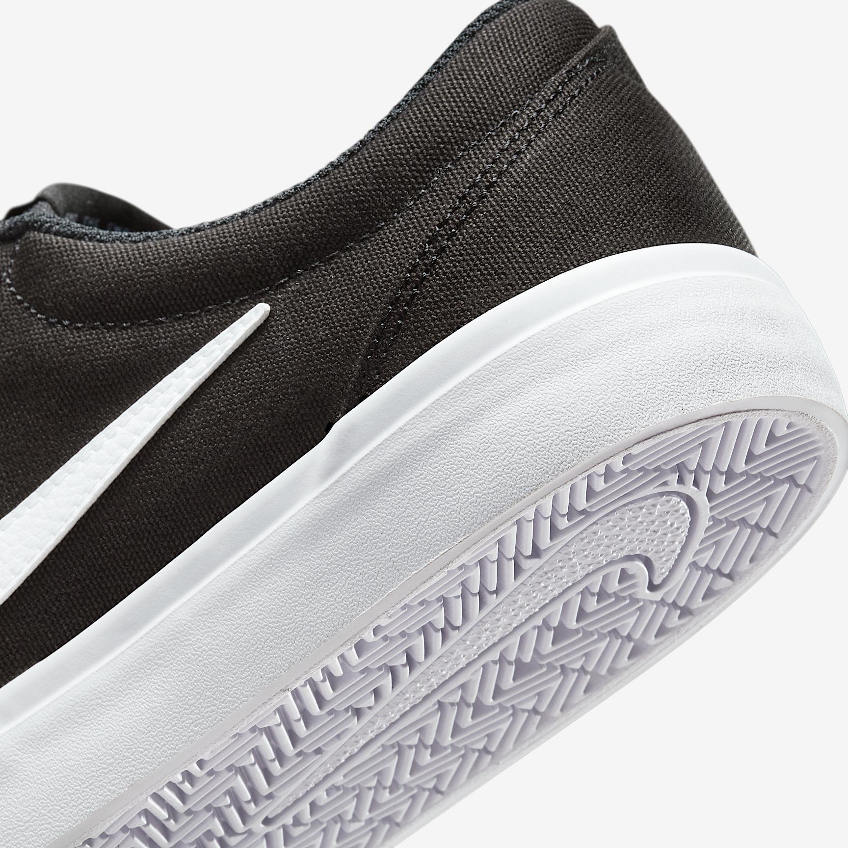 Nike Charge Canvas Women's Shoes Product Image