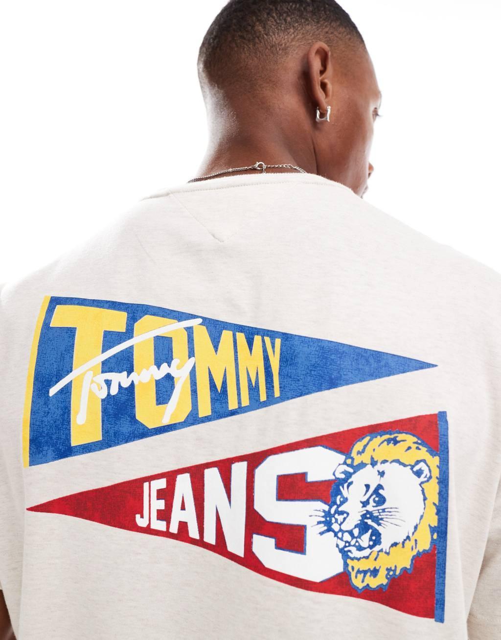 Tommy Jeans university flag T-shirt in beige Product Image