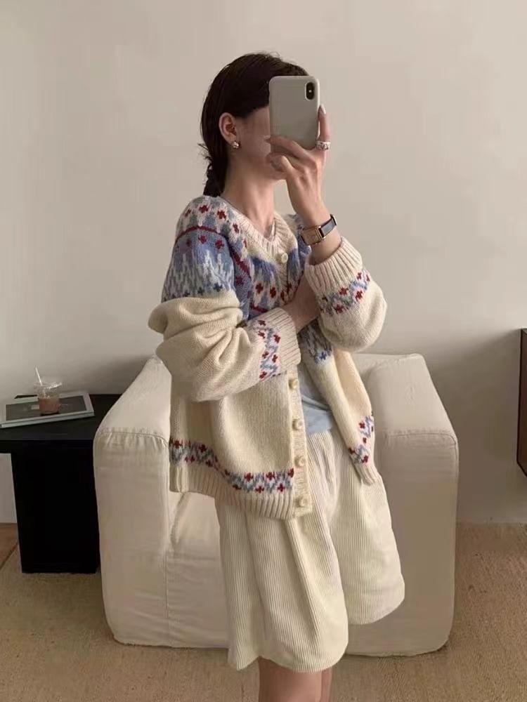 Round Neck Patterned Cropped Cardigan Product Image