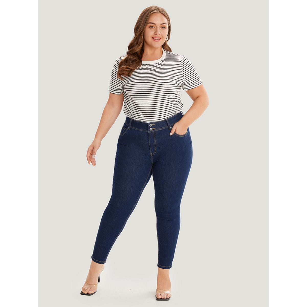 Plus Size Plain Stitch Patched Pocket Jeans Women DarkBlue Casual Plain Plain High stretch Pocket Jeans BloomChic 24/3X Product Image