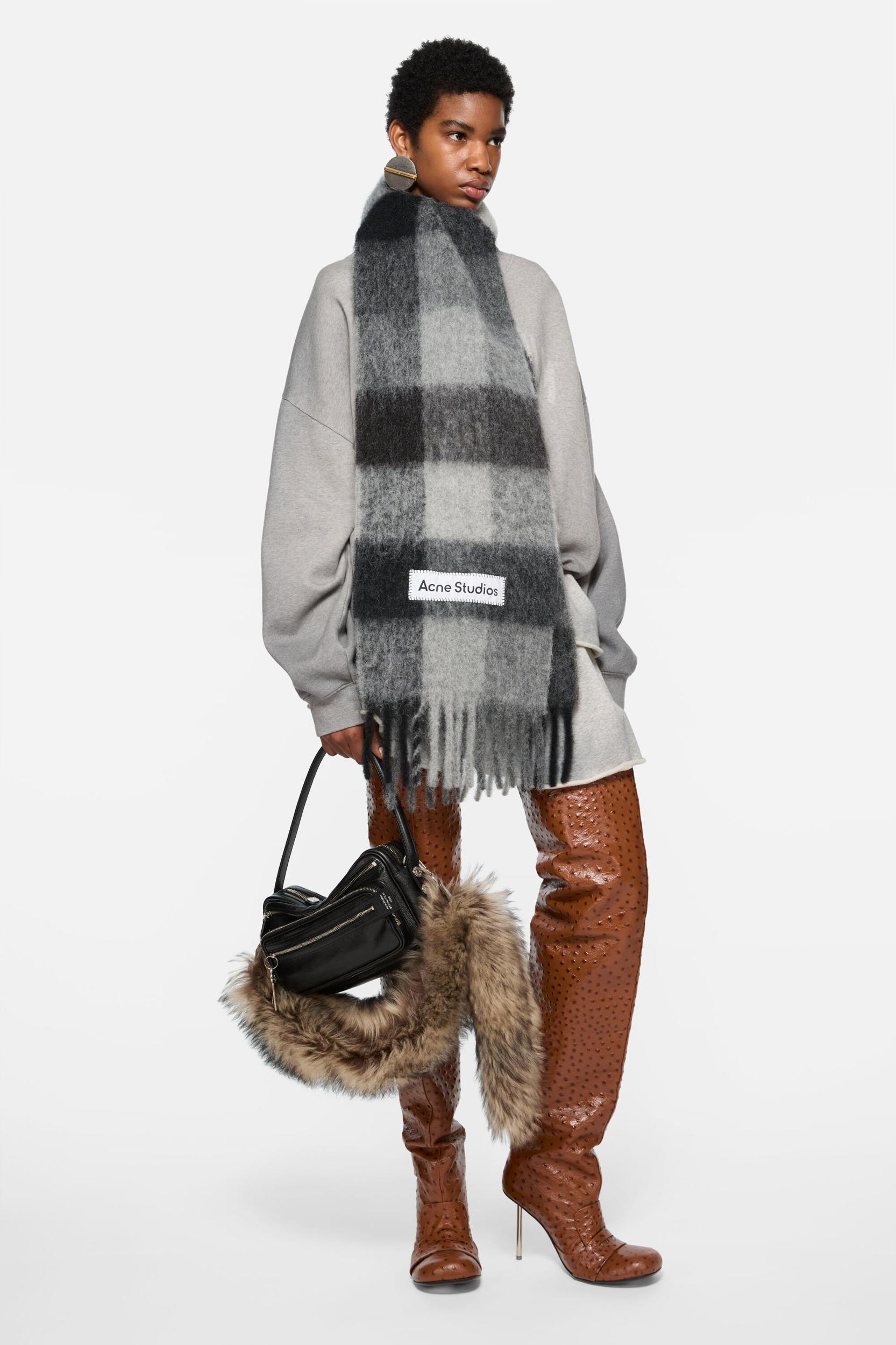 Mohair checked scarf Product Image