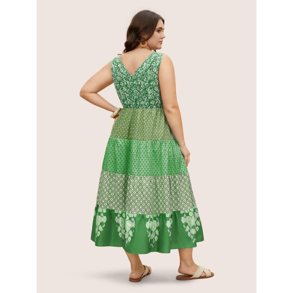 Plus Size Bandana Patchwork Floral Sleeveless Dress Truegreen Women Resort Pleated V-neck Sleeveless Curvy BloomChic 22-24/3X Product Image