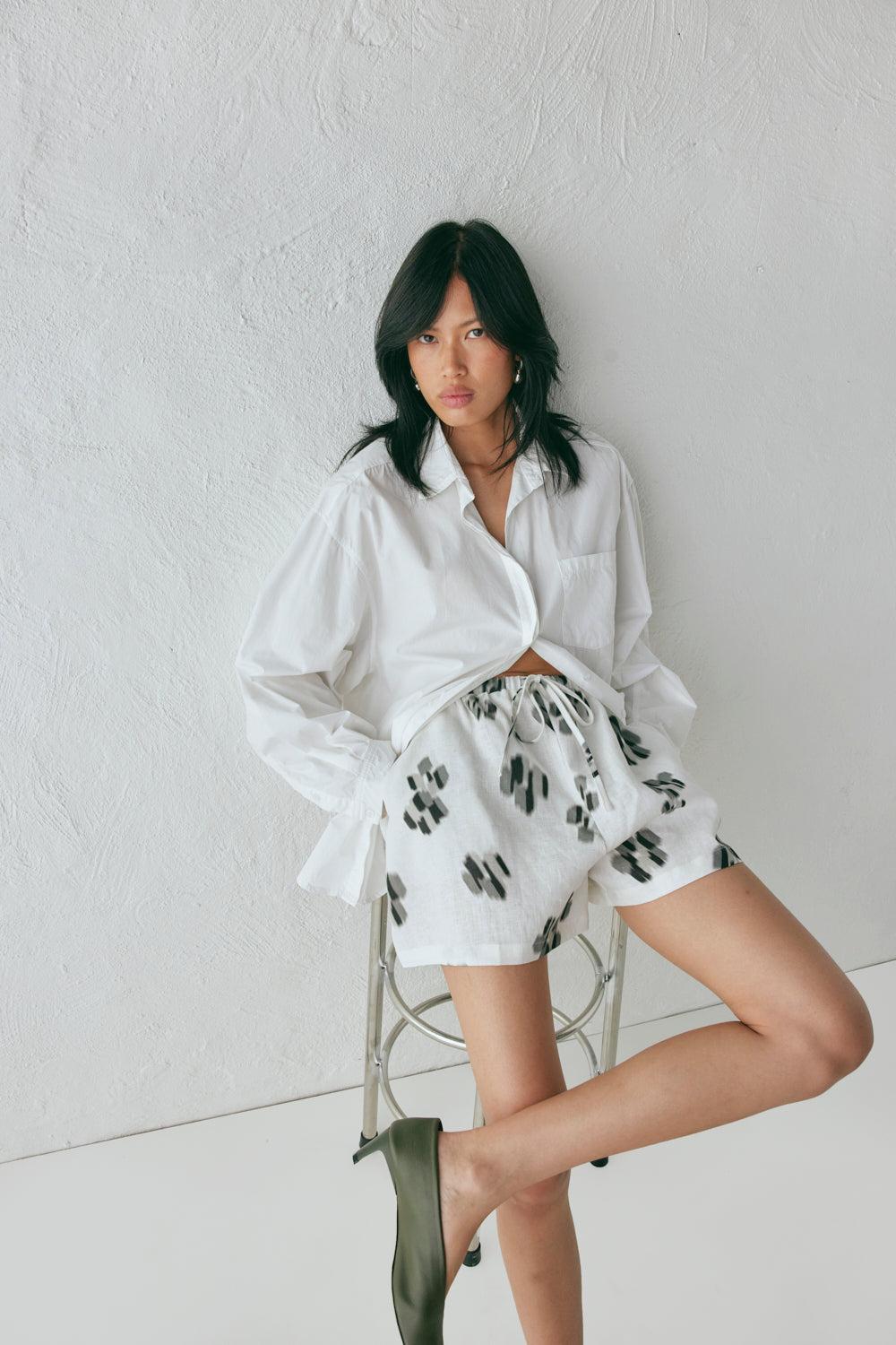 Annika Linen Shorts Flor Product Image