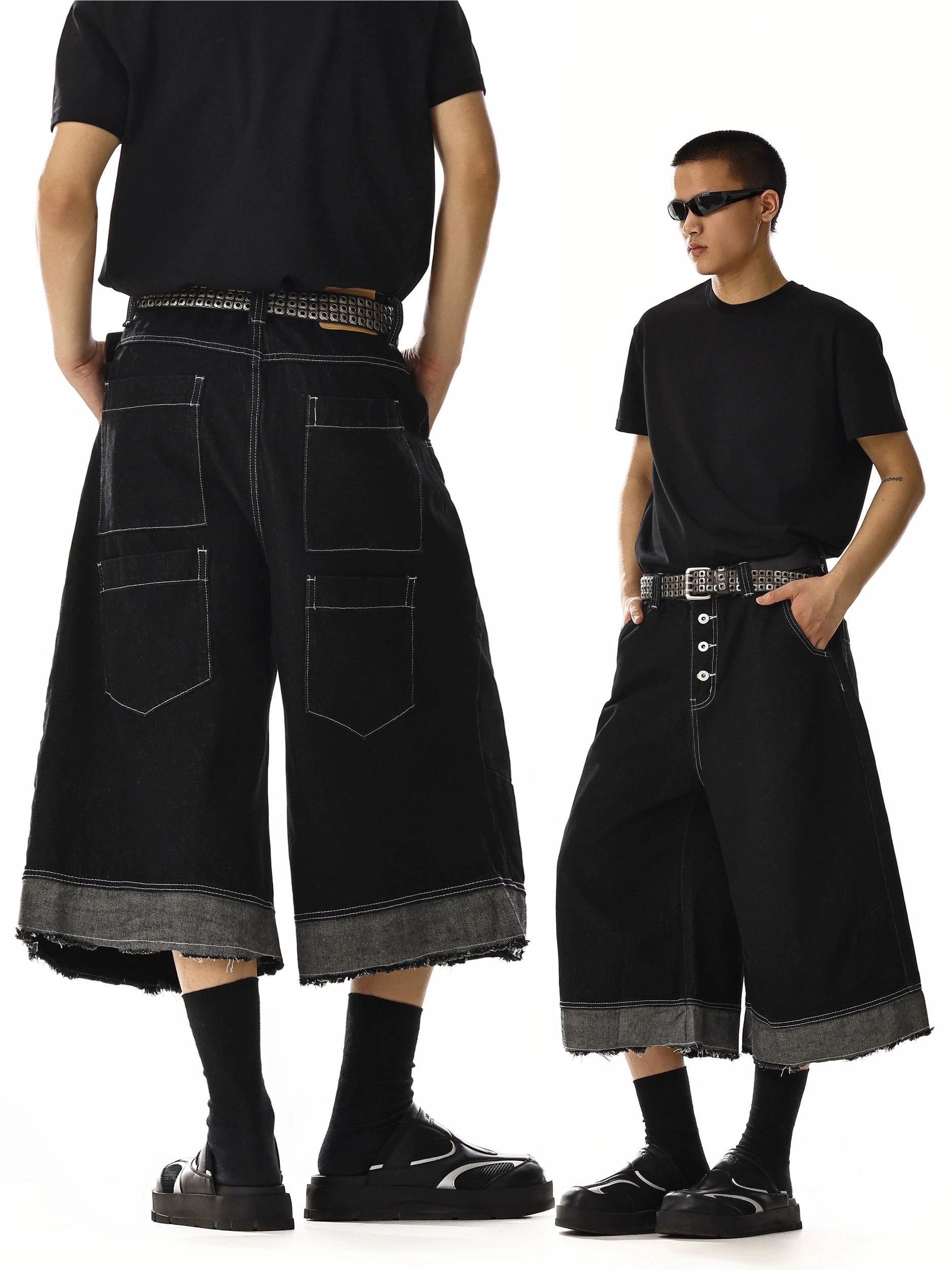 RT No. 18210 BLACK WIDE SHORTS Product Image