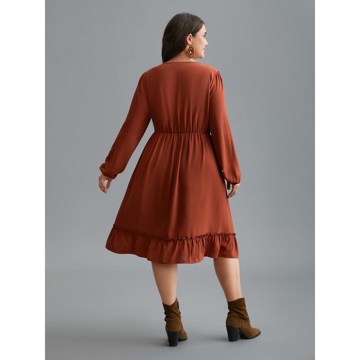 Plus Size Plain Frill Trim Ruffle Layered Hem Dress Russet Women Resort Gathered V-neck Long Sleeve Curvy BloomChic 26/4X Product Image