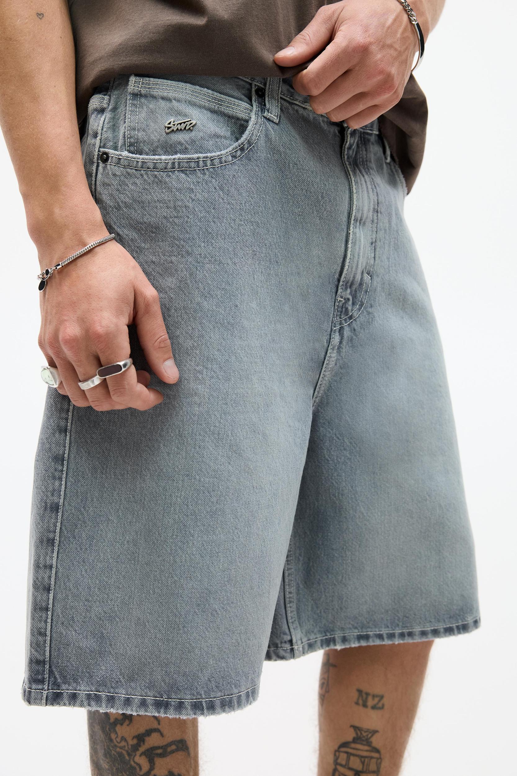 Loose baggy denim Bermuda shorts Product Image