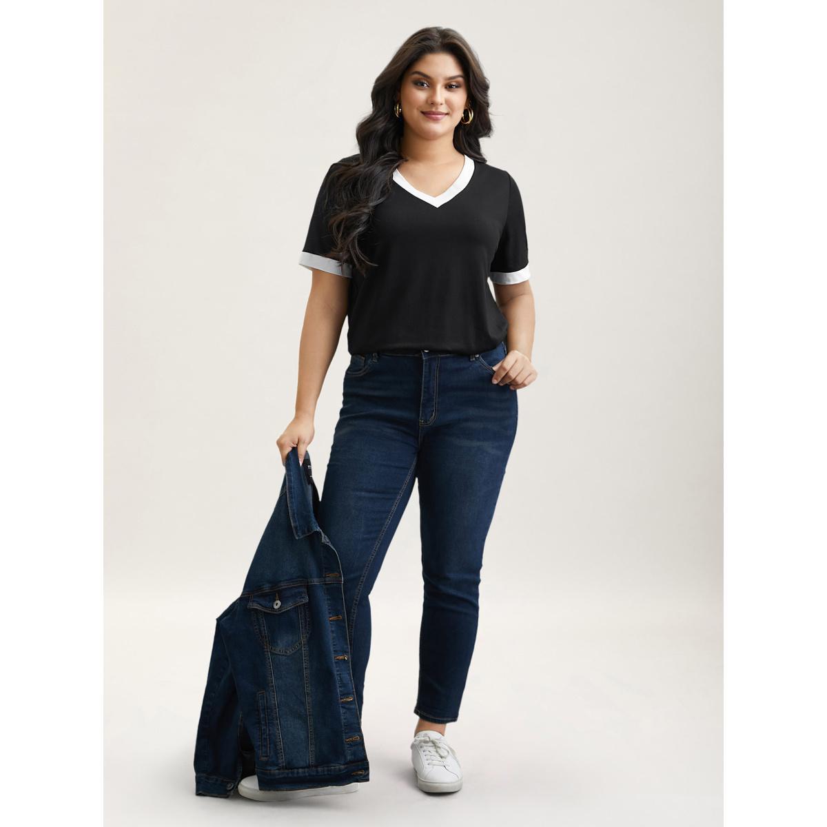 Plus Size Color-Block Stretchy V-Neck T-Shirt Black Women Casual Contrast V-neck Everyday T-shirts BloomChic 30/6X Product Image