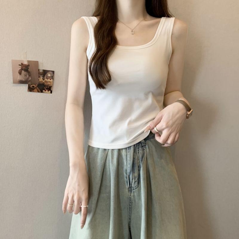 Scoop-Neck Plain Tank Top Product Image