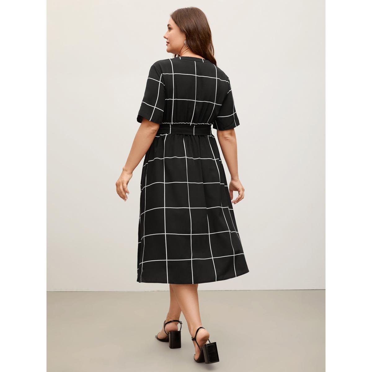Plus Size Checkered Print Belted Pockets Midi Dress Black Women Belted Flat collar with V-notch Short sleeve Curvy BloomChic 28/5X Product Image