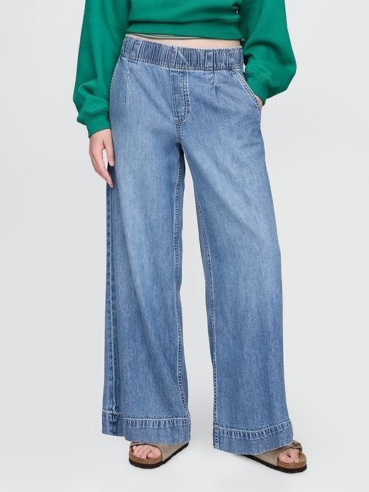 UltraSoft Pleated Easy Baggy Jeans Product Image