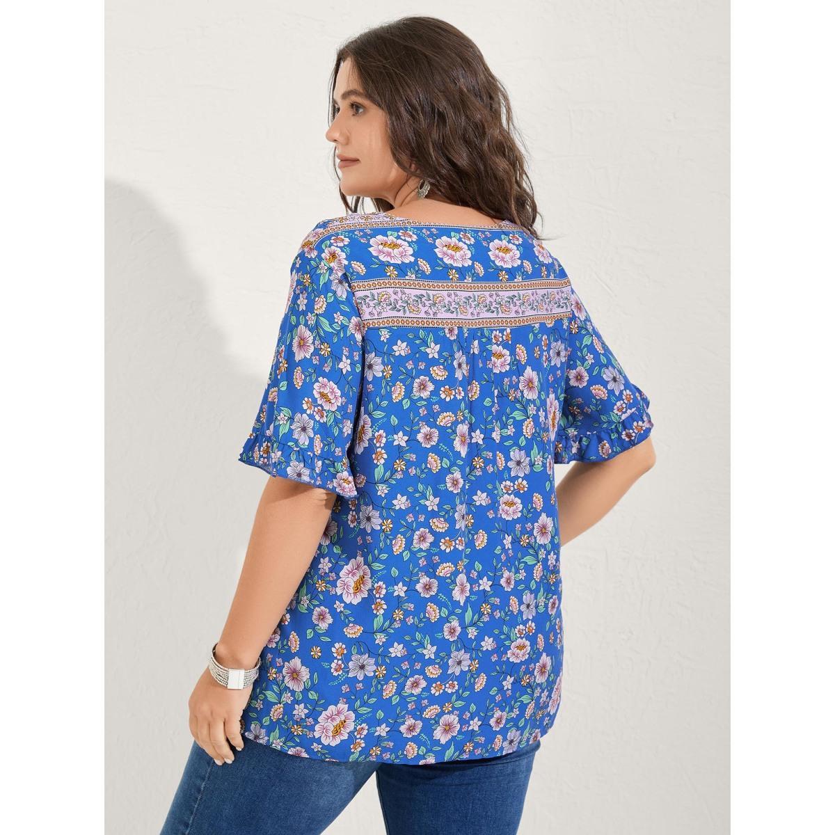 Plus Size Skyblue Asymmetrical Floral Print V-Neck Blouse Women Short sleeve V-neck Vacation Blouses BloomChic 28/5X Product Image