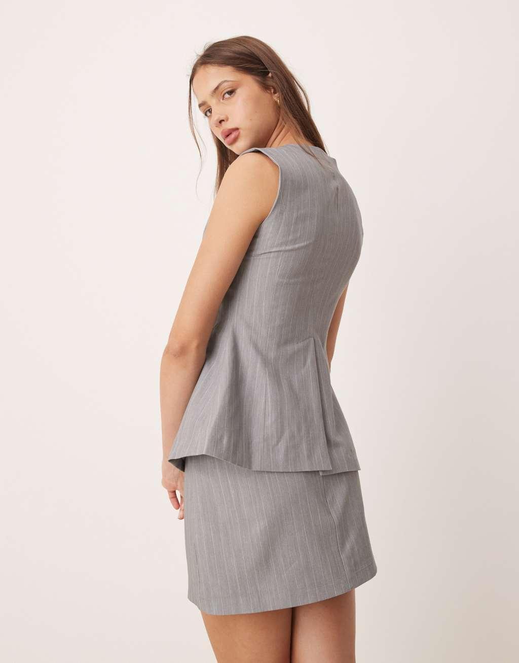 Glamorous mini skirt in gray pinstripe Product Image