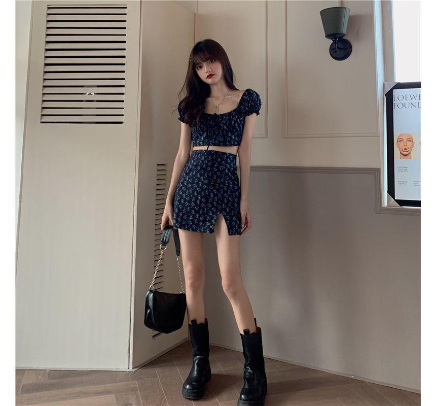 Short-Sleeve Crew Neck Floral Print Tie Front Crop Top / High Waist Slit Mini A-Line Skirt / Set Product Image