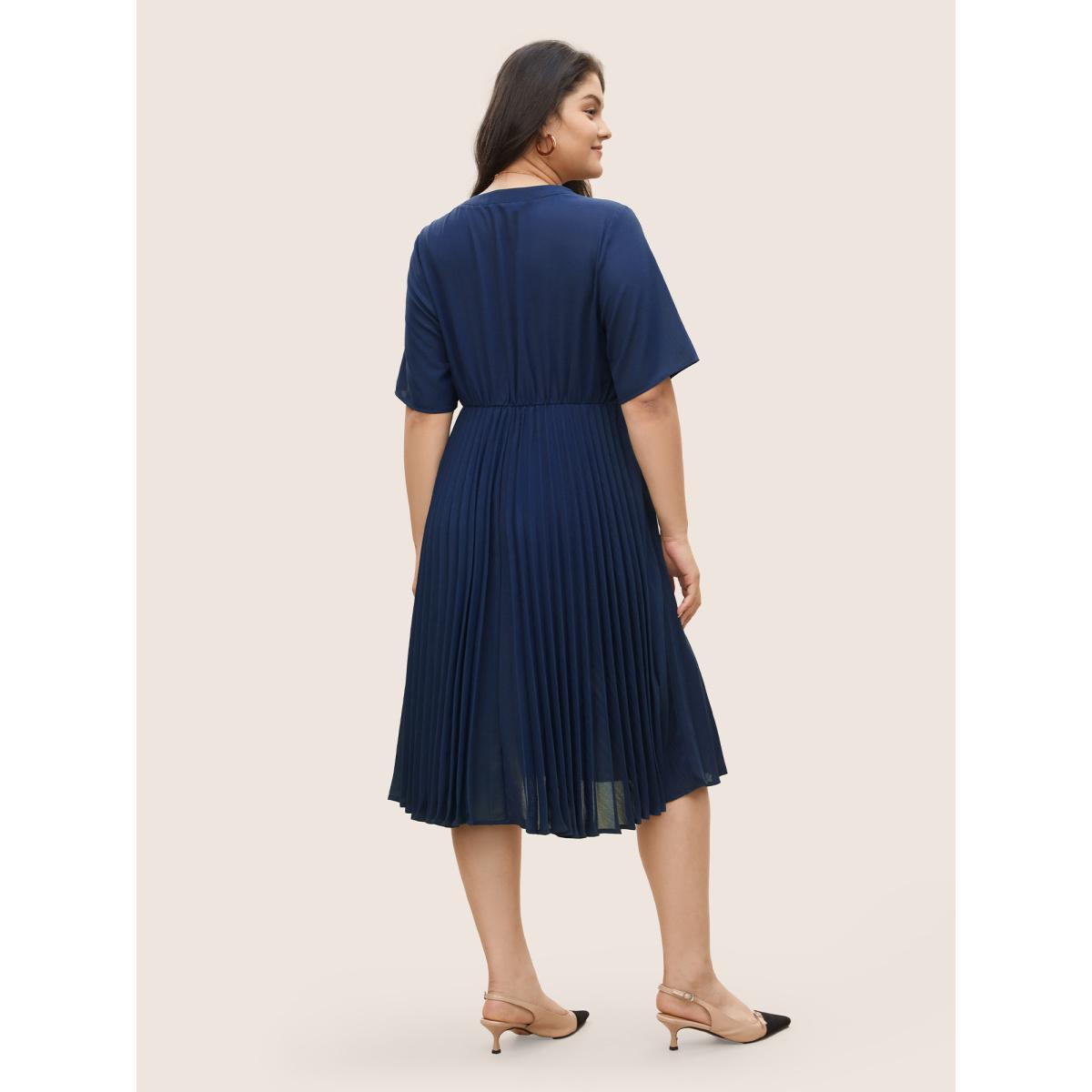 Plus Size Solid Button Detail Notched Pleated Hem Dress DarkBlue Women At the Office Non Notched collar Short sleeve Curvy Midi Dress BloomChic 14-16/1X Product Image