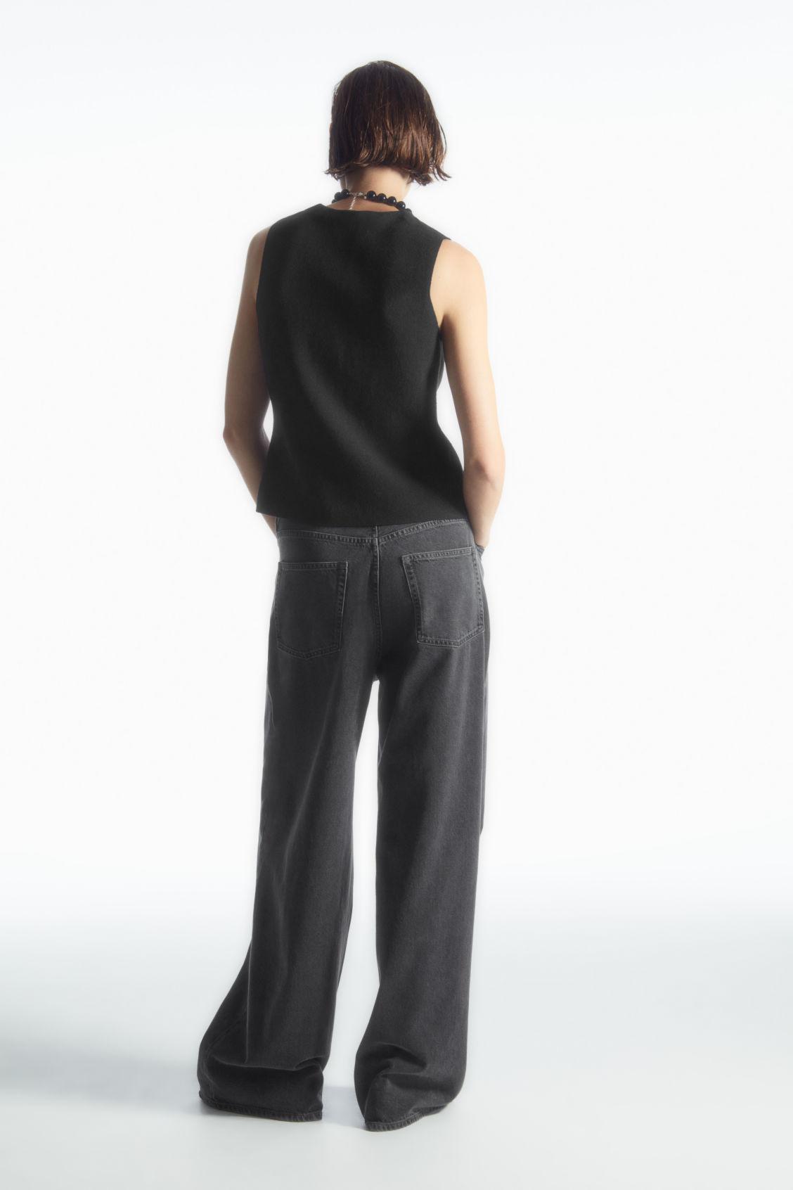 KNITTED VEST Product Image