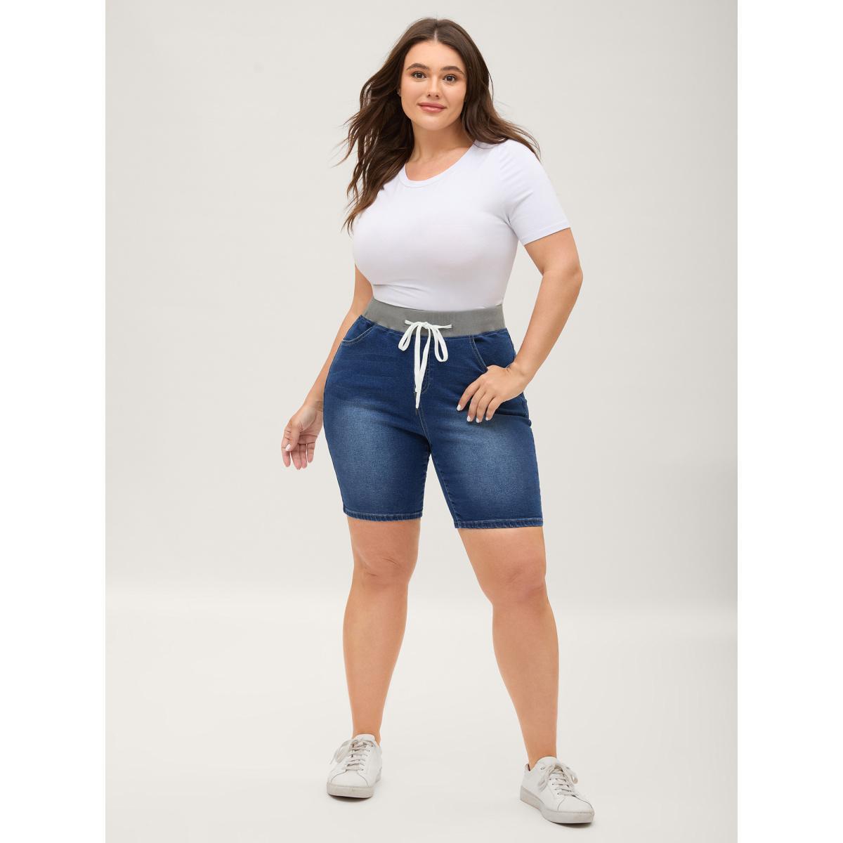 Plus Size Pull-On Drawstring Skinny-Fit Denim Shorts Women Midblue High stretch Everyday-Casual Slanted pocket Denim Shorts BloomChic 22/3X Product Image