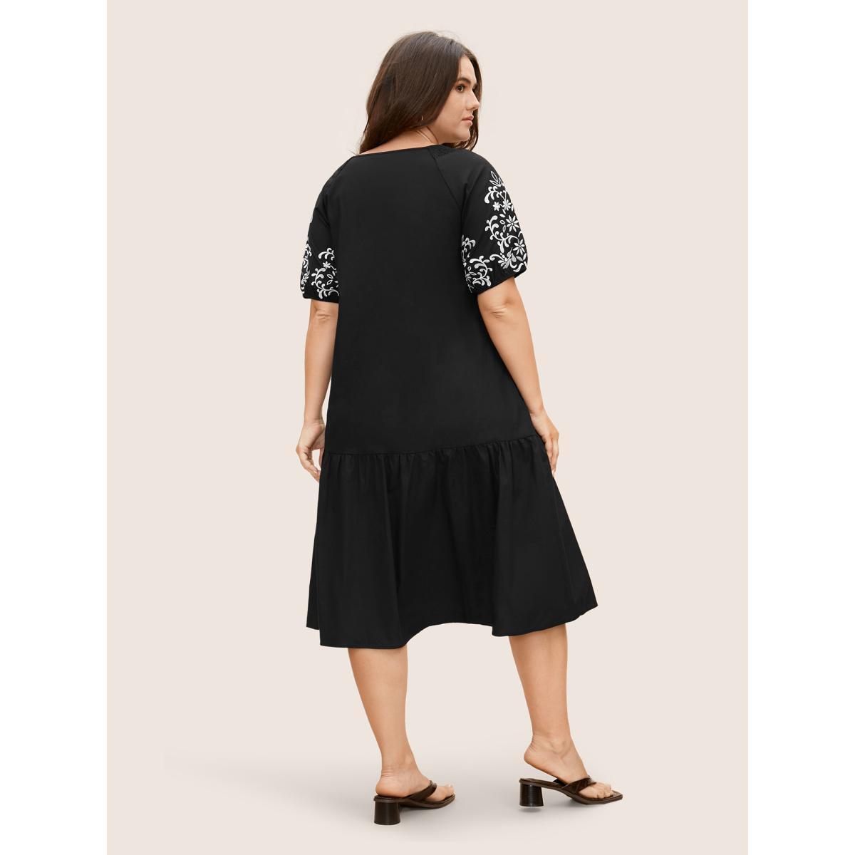 Plus Size Floral Embroidered Keyhole Lantern Sleeve Dress Black Women Casual Gathered Round Neck Half Sleeve Curvy BloomChic 26/4X Product Image