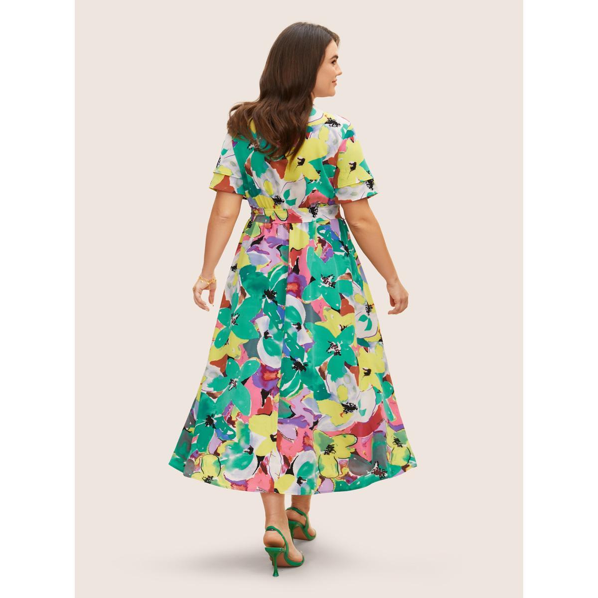 Plus Size Contrast Floral Tiered Ruffle Sleeve Dress Malachitegreen Women Elegant Belted V-neck Short sleeve Curvy BloomChic 30/6X Product Image