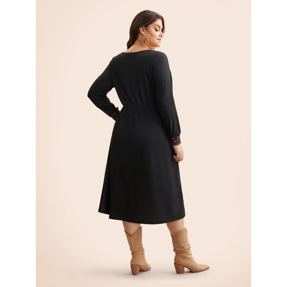 Plus Size Bandana Print V Neck Midi Dress Black Women Resort Non V-neck Long Sleeve Curvy BloomChic 28/5X Product Image