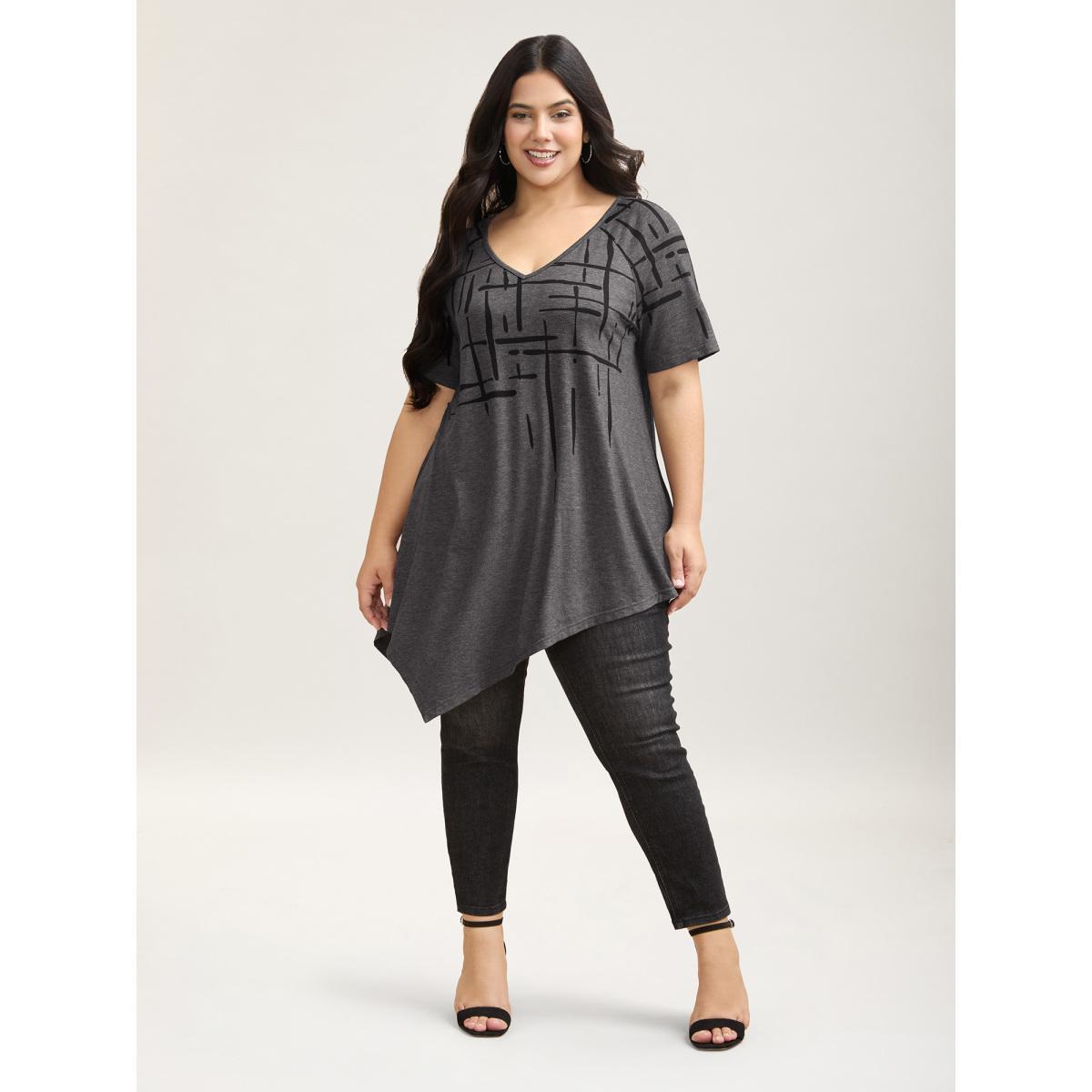 Plus Size Geometric Print V-Neck Hi-Low Hem T-Shirt DarkGray Women Casual Asymmetrical V-neck Loose Everyday T-shirts BloomChic 18-20/2X Product Image