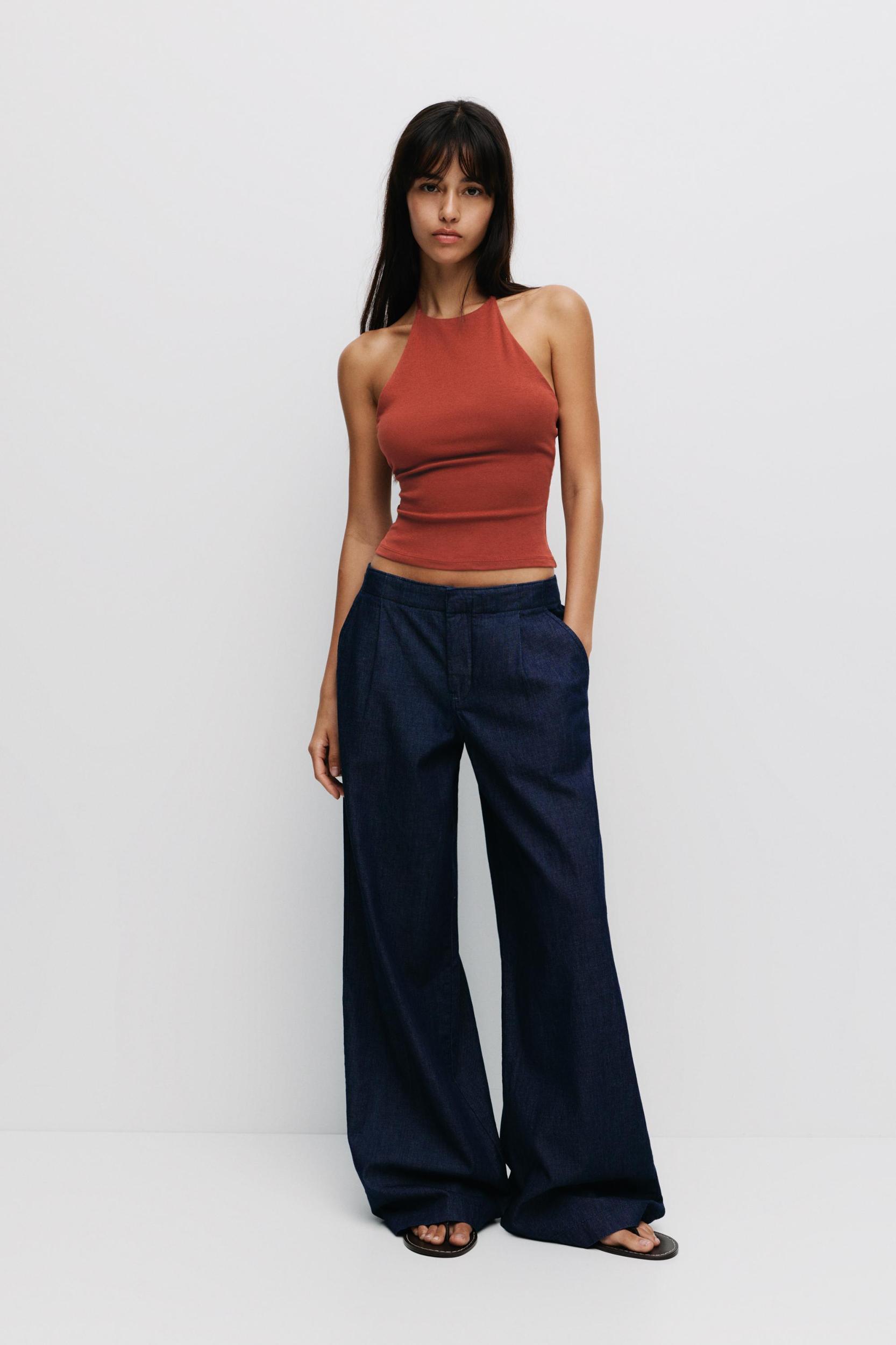 Halter top with straps at the back Product Image