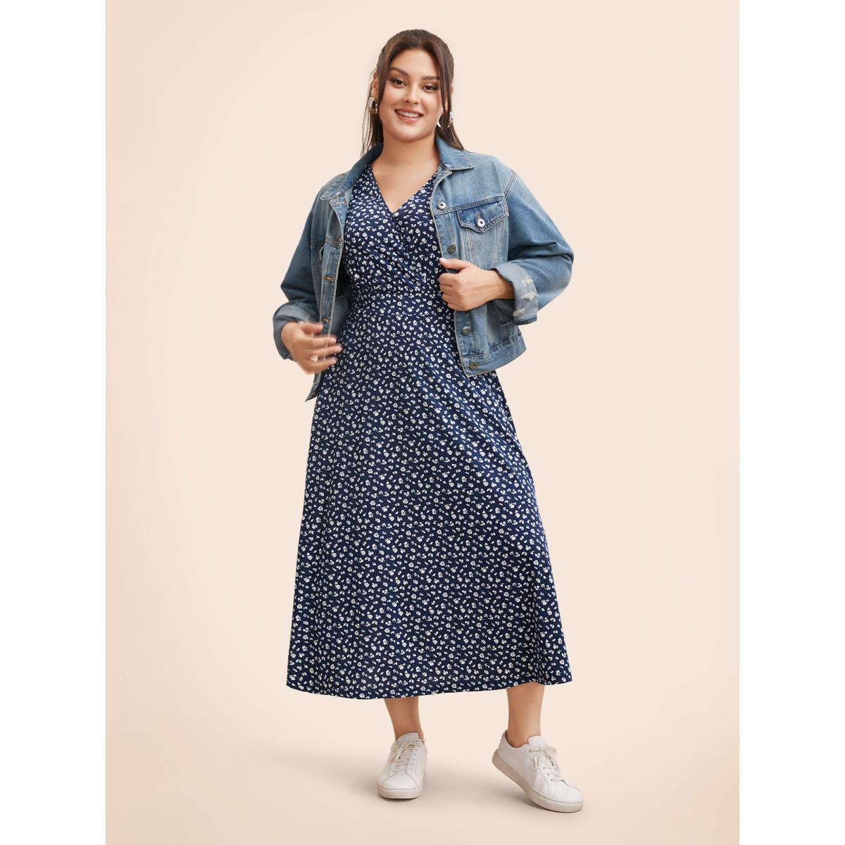 Plus Size Ditsy Floral V Neck Shirred Dress Navy Women Casual Shirred Overlap Collar Short sleeve Curvy BloomChic 18-20/2X Product Image