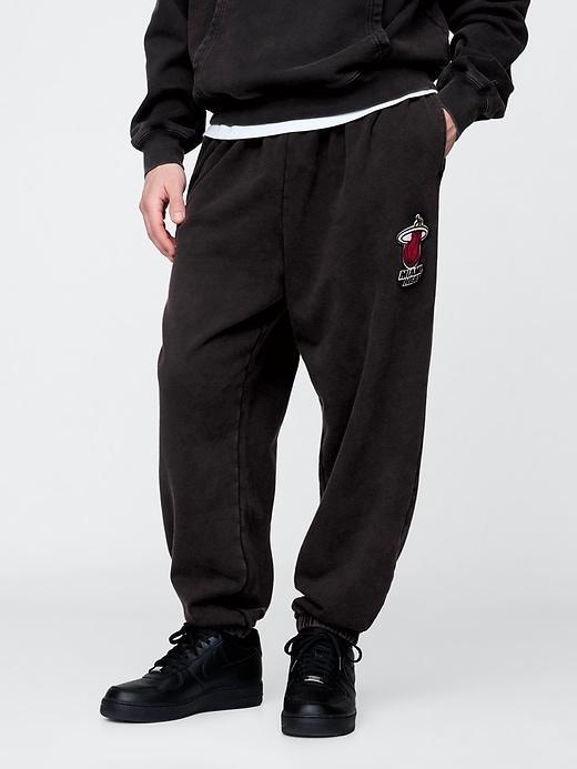 NBA Miami Heat Logo Heavyweight Joggers Product Image