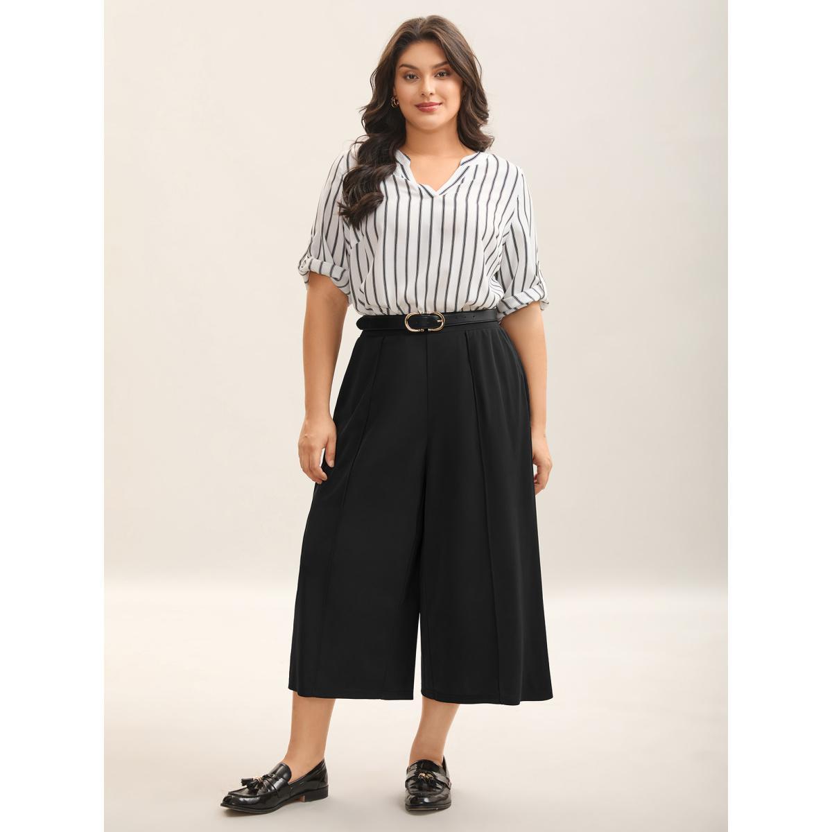 Plus Size Stretchy Pleated Pockets Wide-Leg Pants Women Black At the Office Wide Leg Mid Rise Work Pants BloomChic 18-20/2X Product Image
