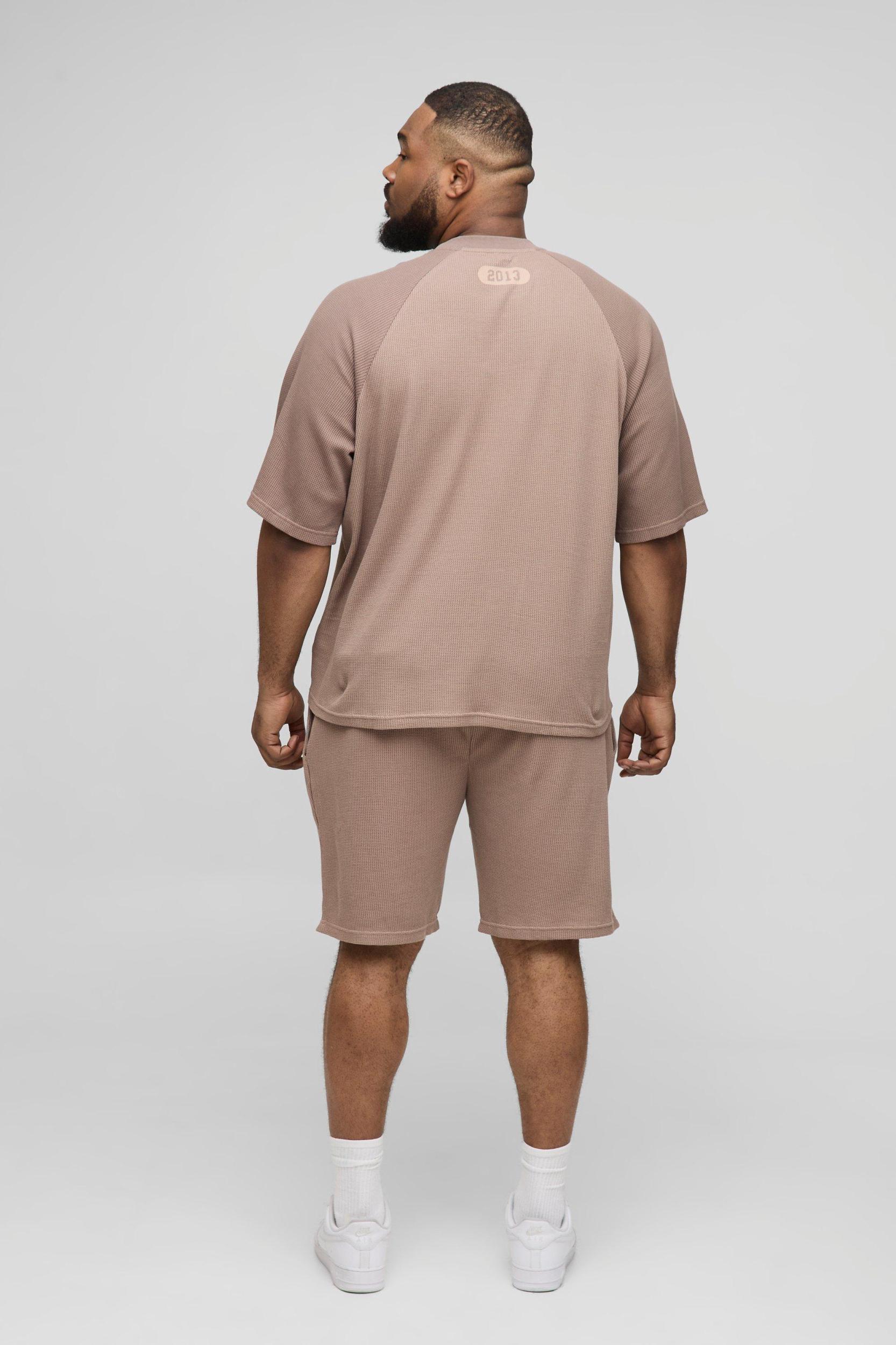 Plus Loose Fit Waffle Graphic Jersey Shorts | boohooMAN USA Product Image