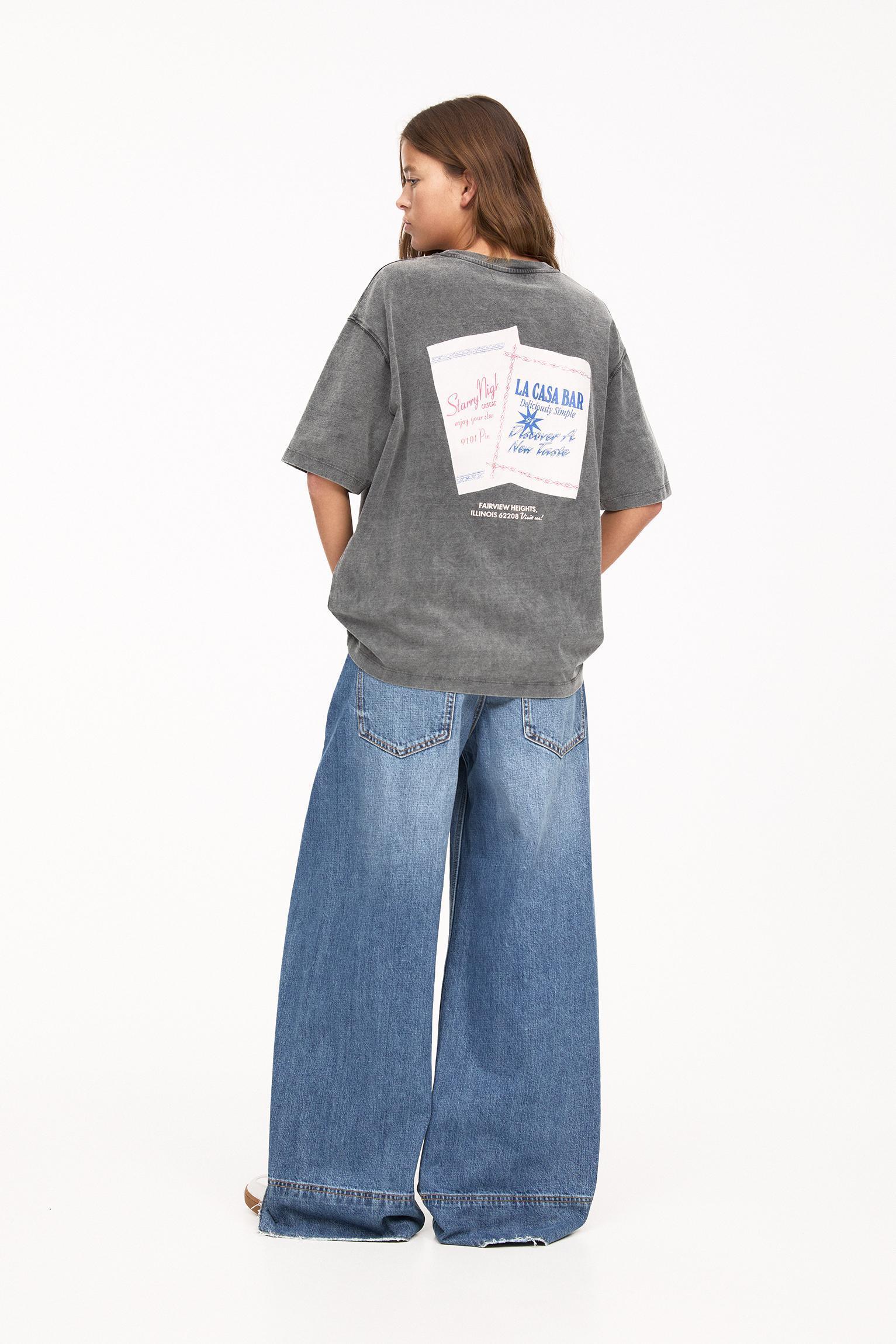 Gray napkin graphic T-shirt Product Image