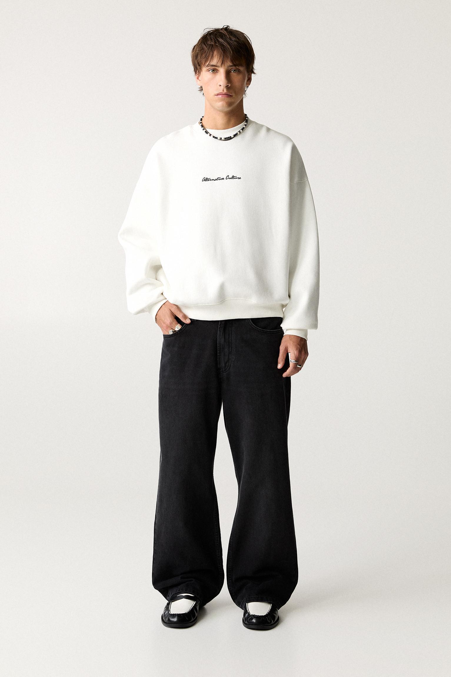 Boxy fit sweatshirt with tree on the back Product Image