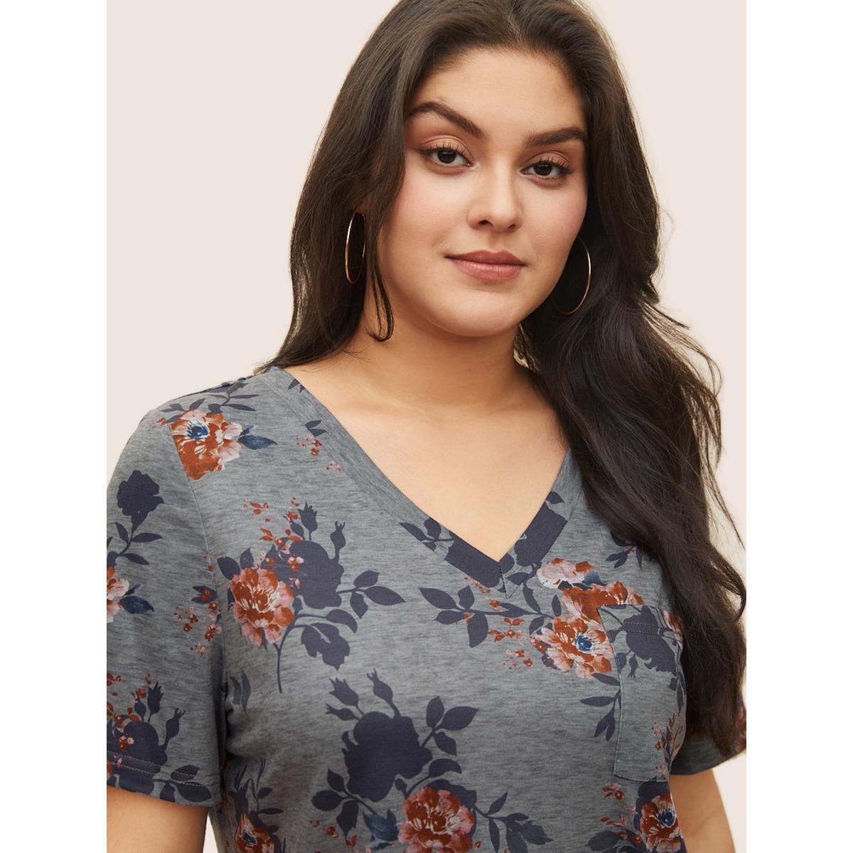 Plus Size V Neck Floral Print Patched Pocket T-shirt Gray Women Elegant Non Floral V-neck Everyday T-shirts BloomChic 26/4X Product Image
