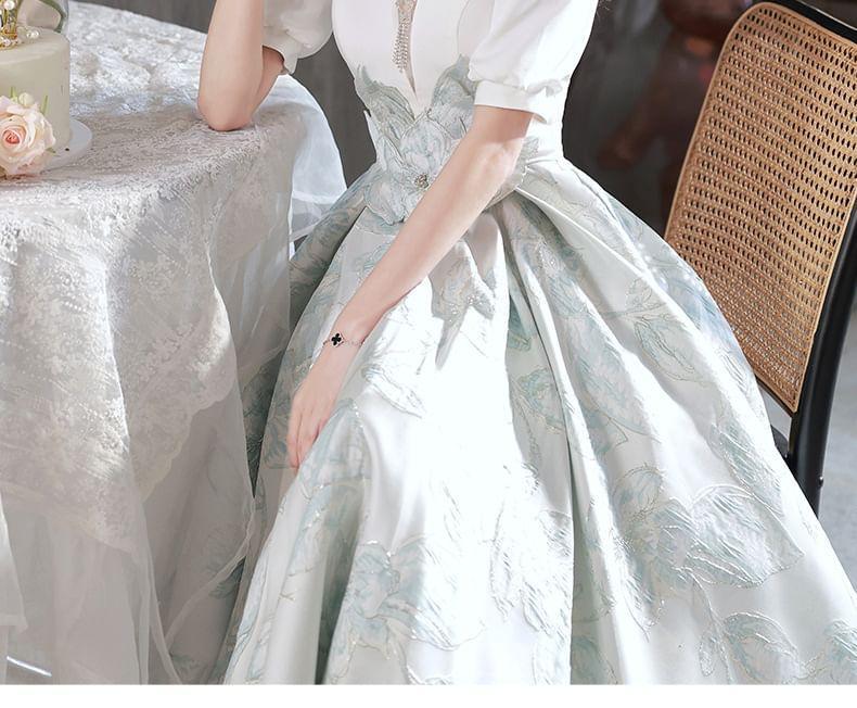 Short-Sleeve V-Neck Floral Applique A-Line Evening Gown Product Image