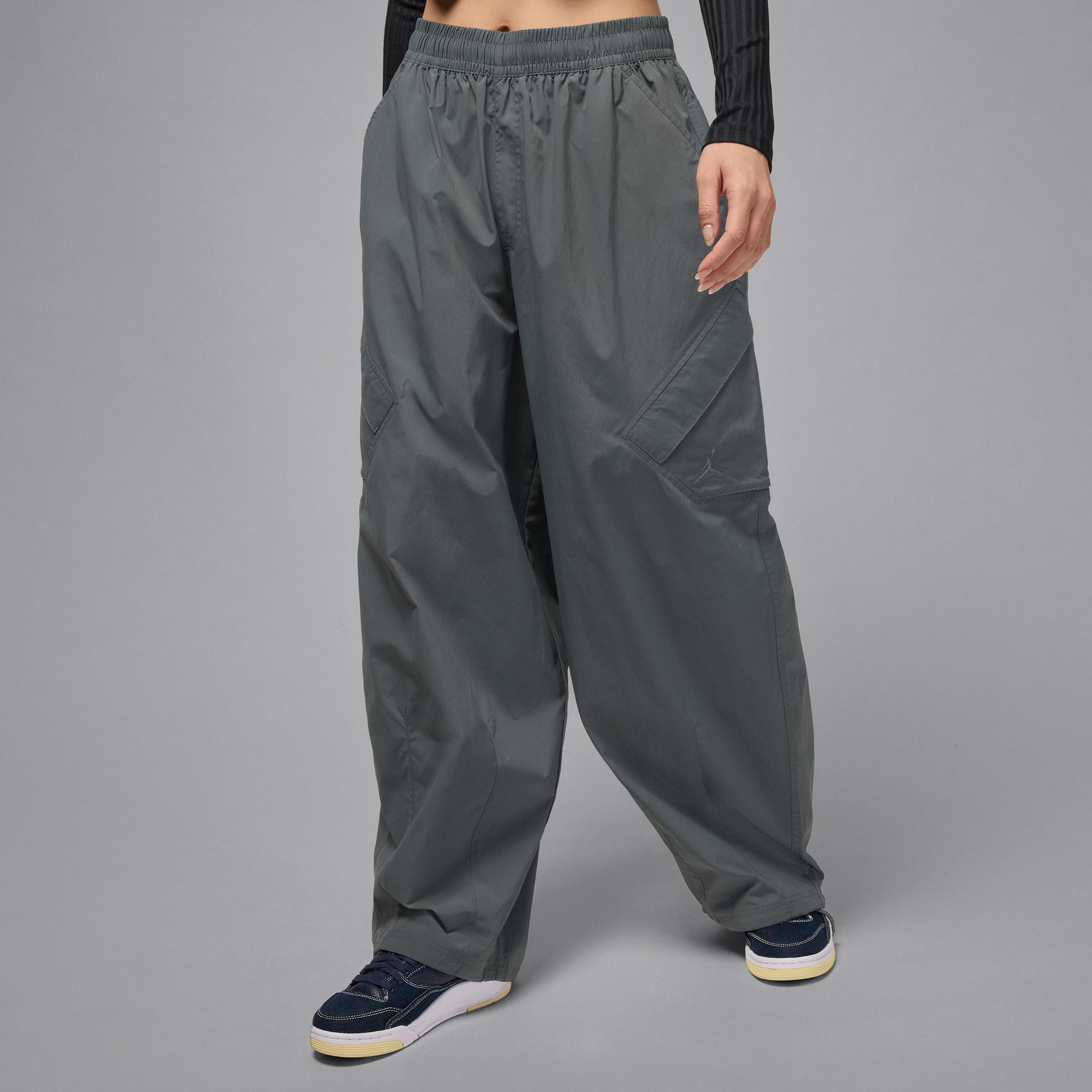 Women's Jordan Flight Chicago Parachute Pants Product Image