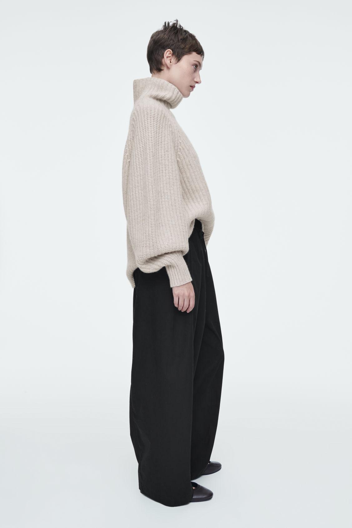 UTILITY BARREL-LEG PANTS Product Image