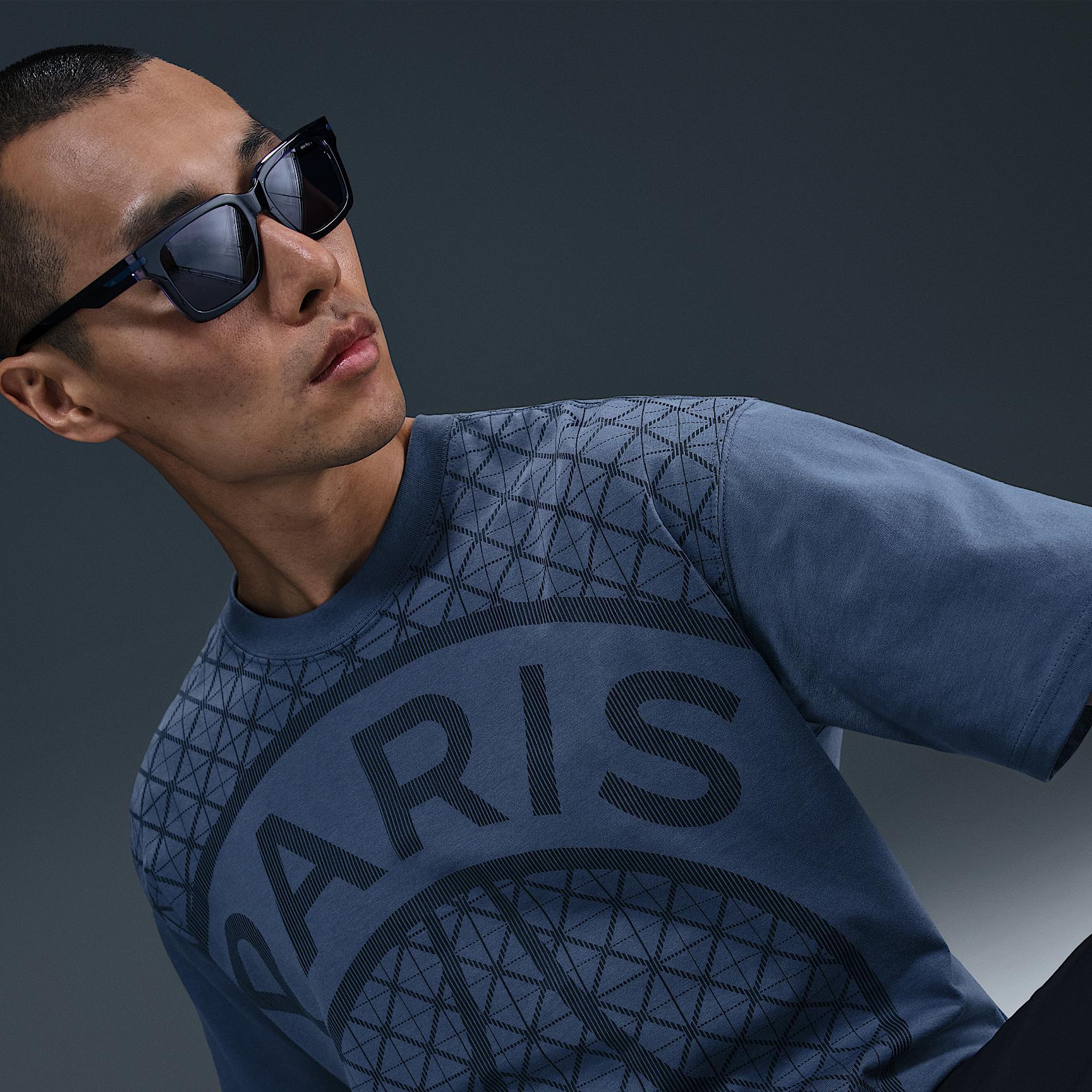 Paris Saint-Germain Men's Nike Soccer Seasonal Print T-Shirt Product Image